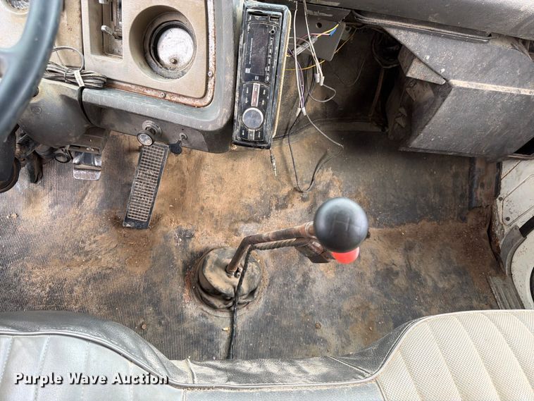image for item FK3444 1974 Ford 600 grain truck