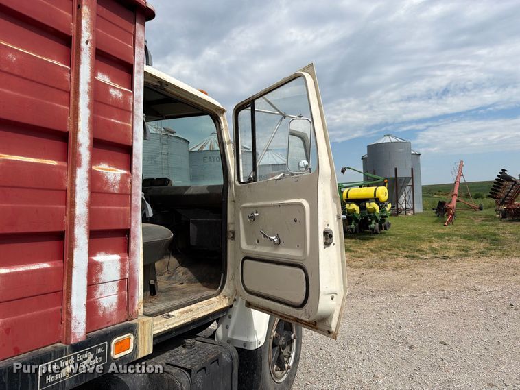 image for item FK3444 1974 Ford 600 grain truck
