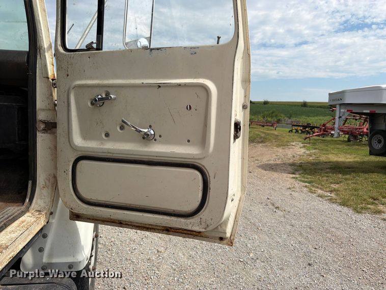 image for item FK3444 1974 Ford 600 grain truck