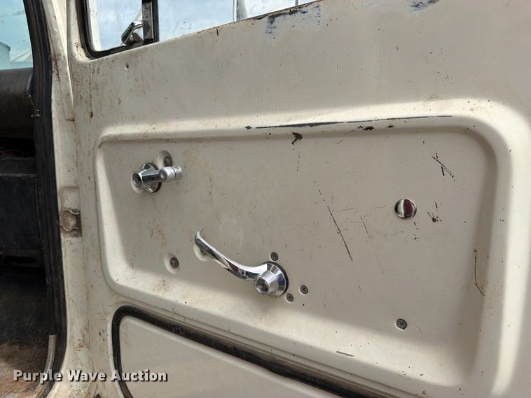 image for item FK3444 1974 Ford 600 grain truck