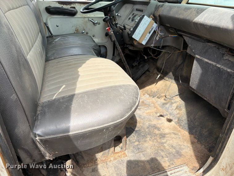 image for item FK3444 1974 Ford 600 grain truck
