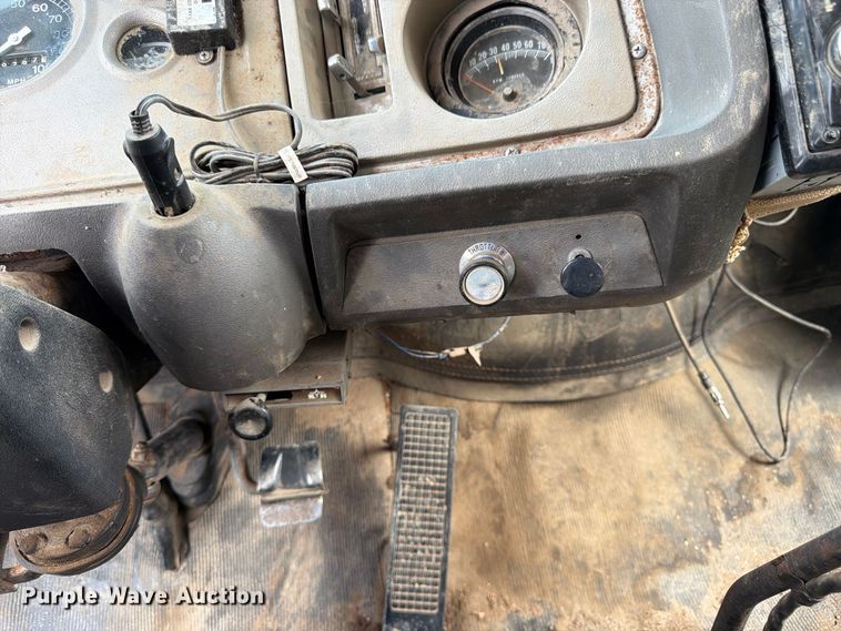 image for item FK3444 1974 Ford 600 grain truck