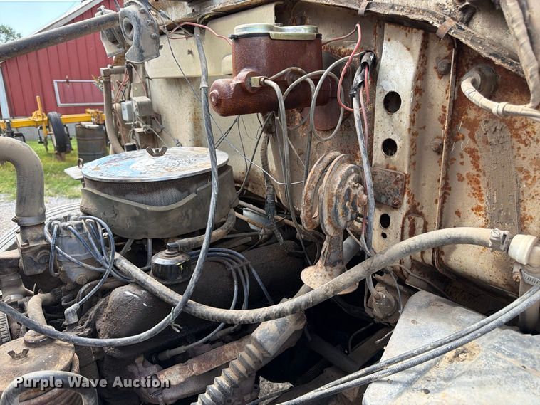 image for item FK3444 1974 Ford 600 grain truck