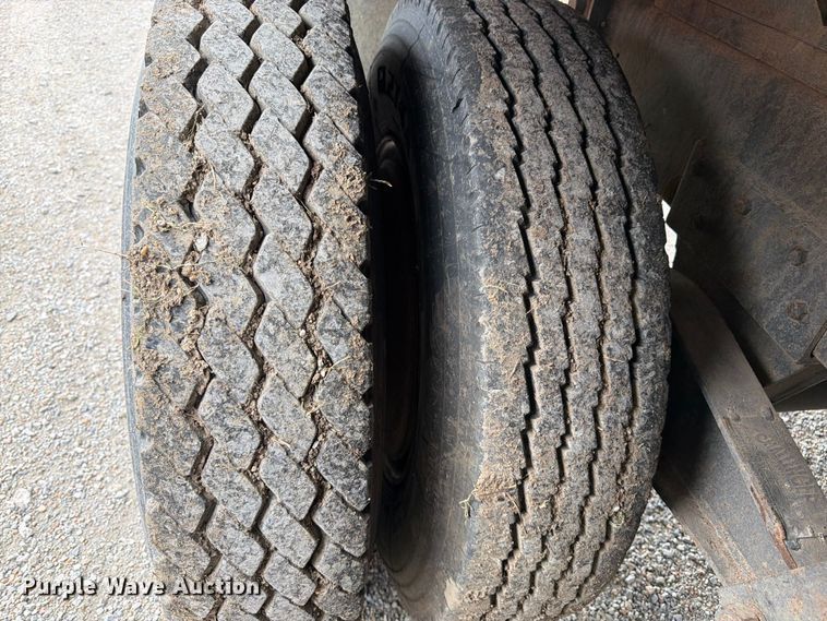 image for item FK3444 1974 Ford 600 grain truck