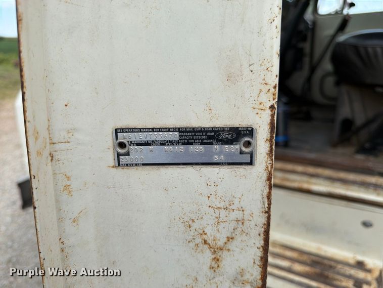 image for item FK3444 1974 Ford 600 grain truck