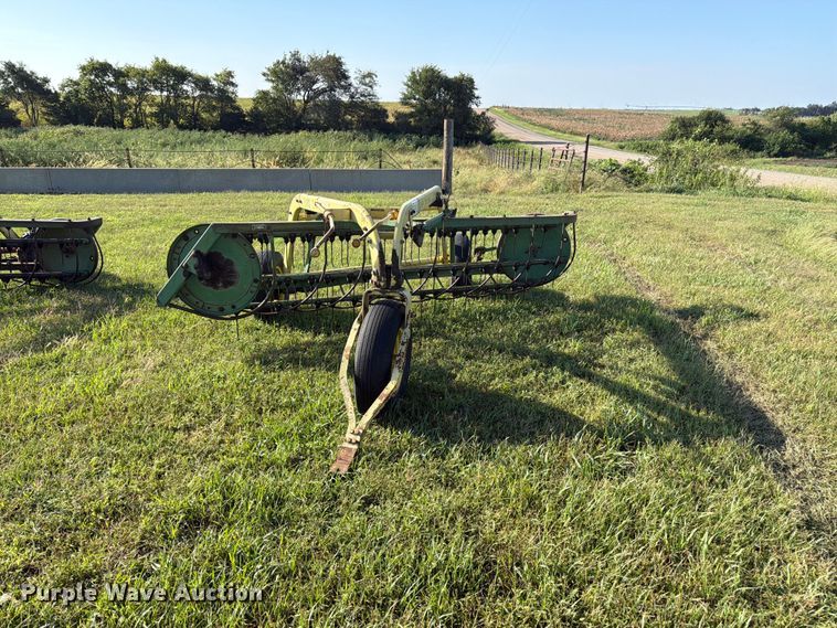 image for item FK3445 John Deere 640 hay rake