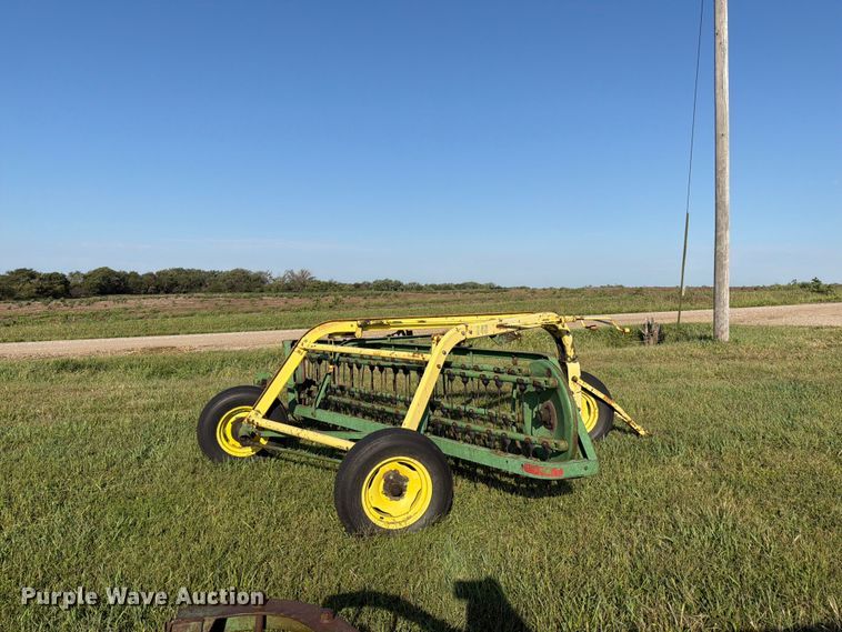 image for item FK3445 John Deere 640 hay rake
