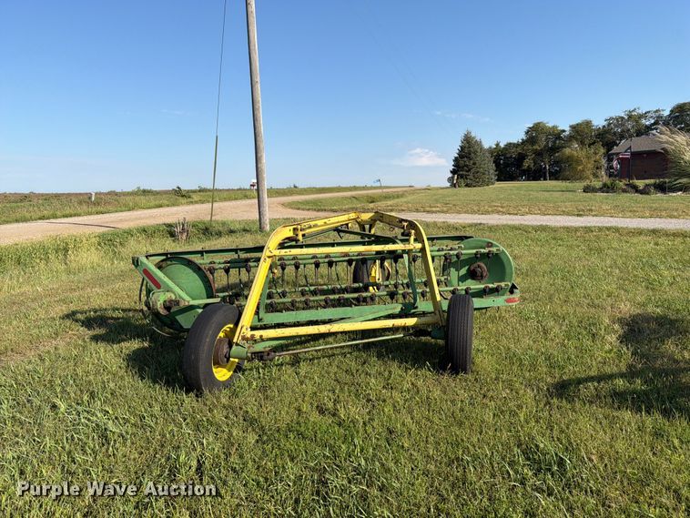 image for item FK3445 John Deere 640 hay rake