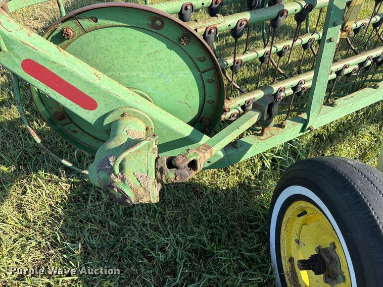 image for item FK3445 John Deere 640 hay rake
