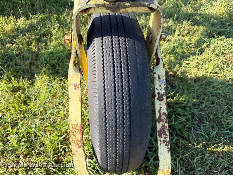image for item FK3445 John Deere 640 hay rake