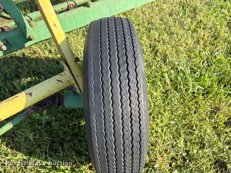 image for item FK3445 John Deere 640 hay rake