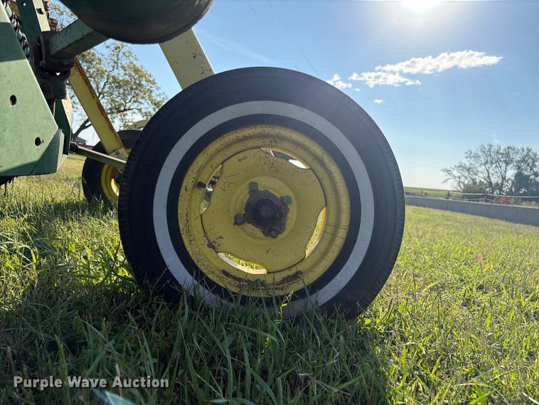 image for item FK3445 John Deere 640 hay rake