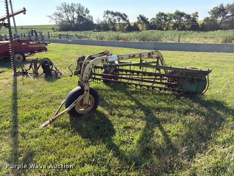 John Deere 640 hay rake