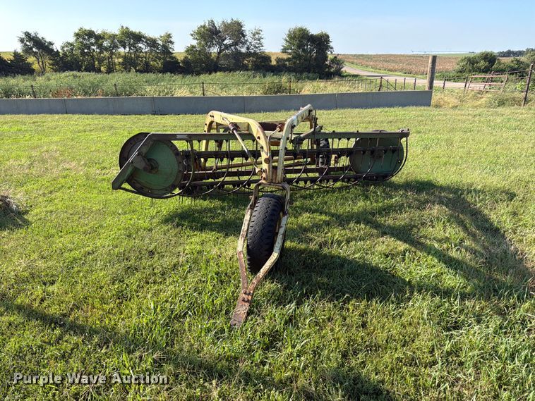 image for item FK3446 John Deere 640 hay rake