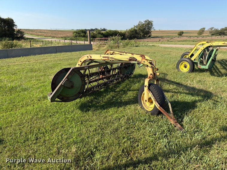 image for item FK3446 John Deere 640 hay rake