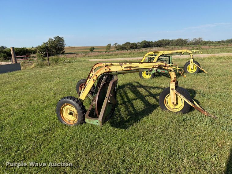image for item FK3446 John Deere 640 hay rake