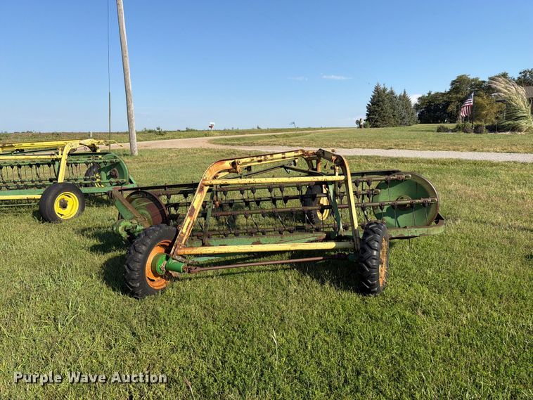 image for item FK3446 John Deere 640 hay rake