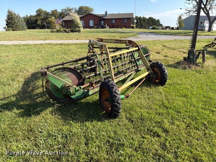 image for item FK3446 John Deere 640 hay rake
