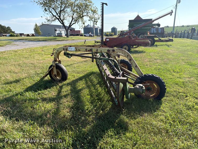 image for item FK3446 John Deere 640 hay rake