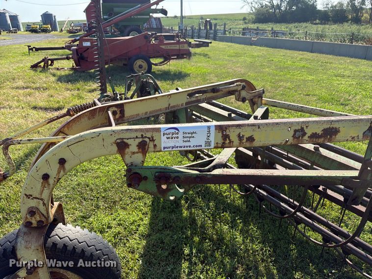 image for item FK3446 John Deere 640 hay rake