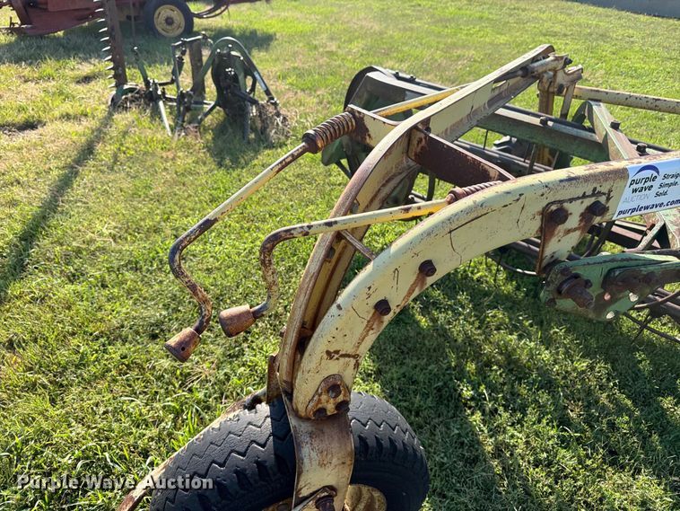 image for item FK3446 John Deere 640 hay rake