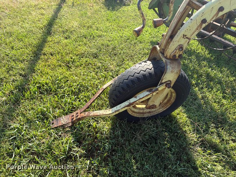 image for item FK3446 John Deere 640 hay rake