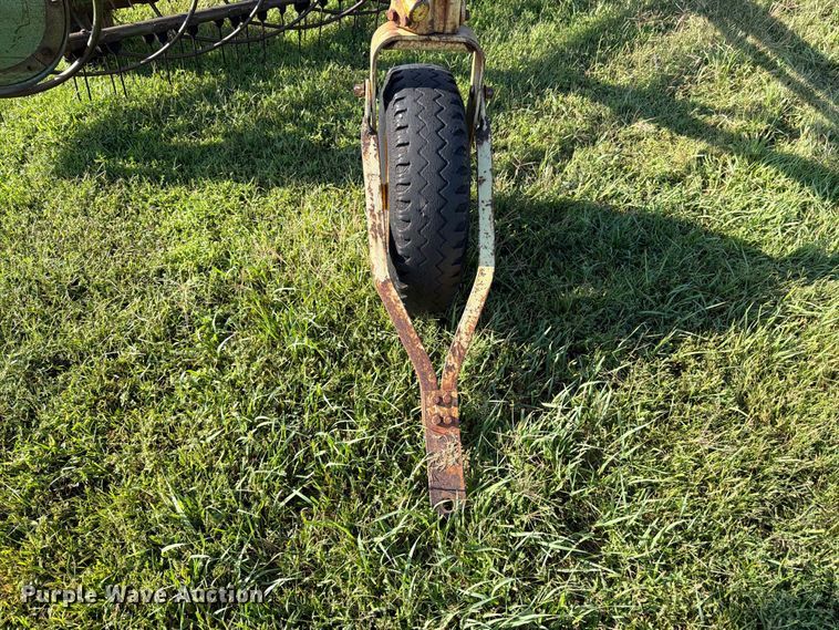 image for item FK3446 John Deere 640 hay rake