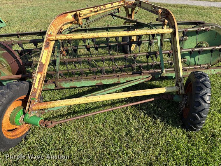 image for item FK3446 John Deere 640 hay rake