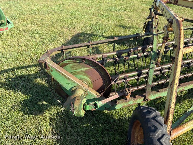 image for item FK3446 John Deere 640 hay rake