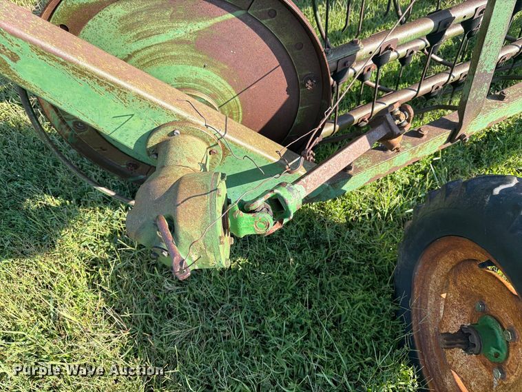 image for item FK3446 John Deere 640 hay rake