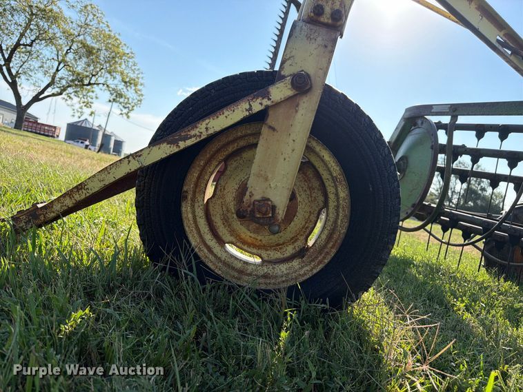 image for item FK3446 John Deere 640 hay rake