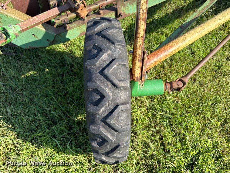 image for item FK3446 John Deere 640 hay rake