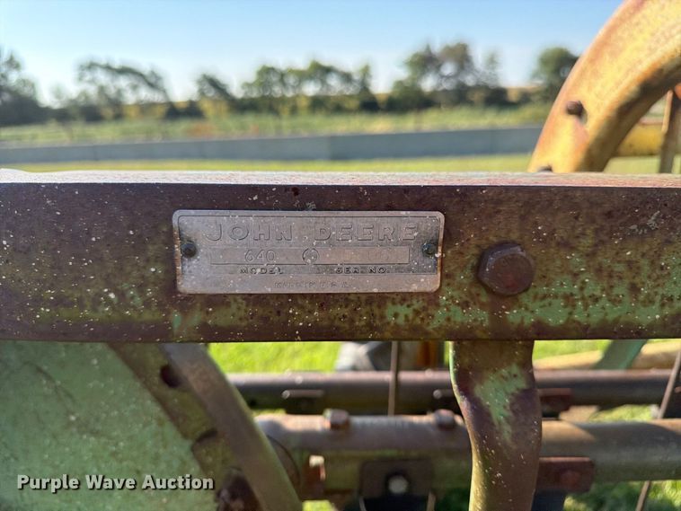 image for item FK3446 John Deere 640 hay rake