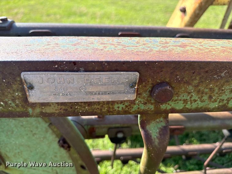 image for item FK3446 John Deere 640 hay rake