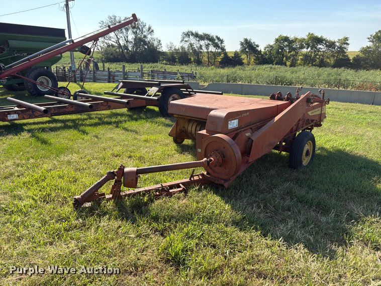 New Holland 269 small square baler