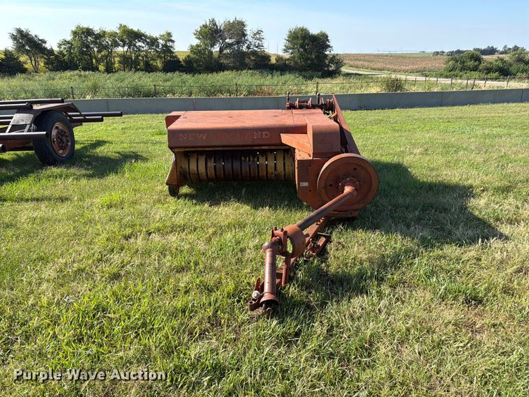 image for item FK3447 New Holland 269 small square baler