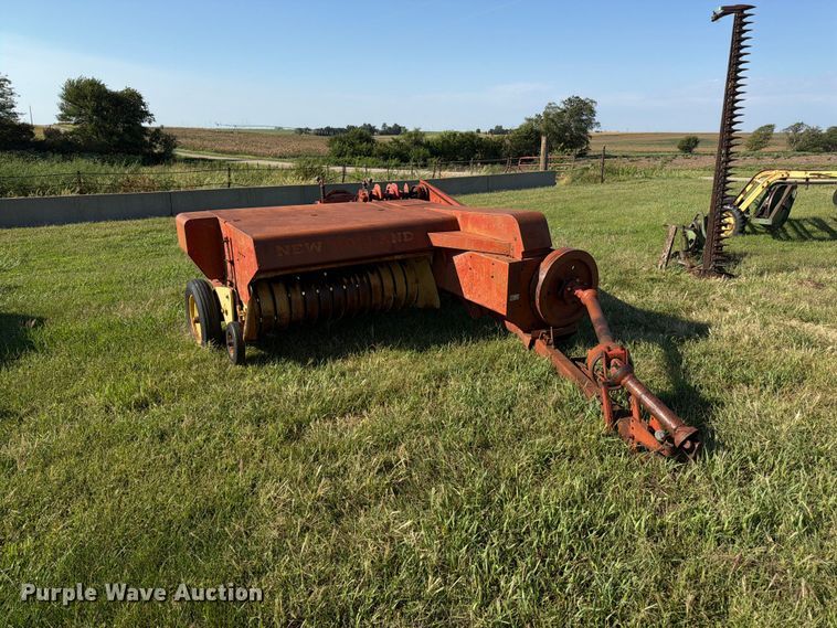 image for item FK3447 New Holland 269 small square baler