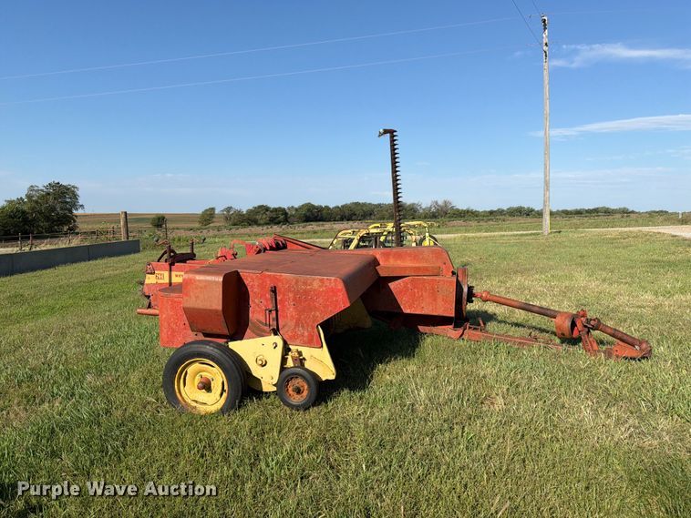 image for item FK3447 New Holland 269 small square baler