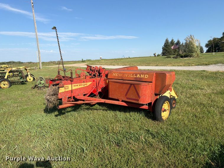 image for item FK3447 New Holland 269 small square baler