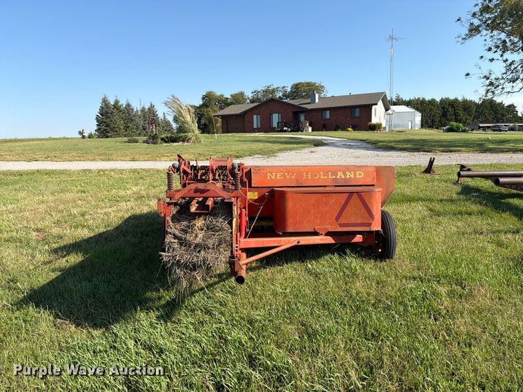 image for item FK3447 New Holland 269 small square baler