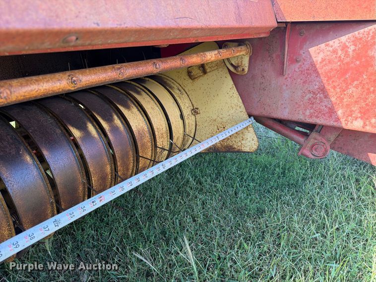 image for item FK3447 New Holland 269 small square baler