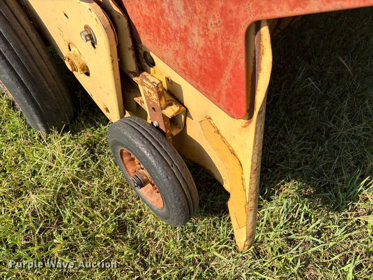 image for item FK3447 New Holland 269 small square baler