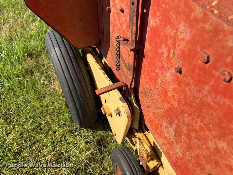image for item FK3447 New Holland 269 small square baler