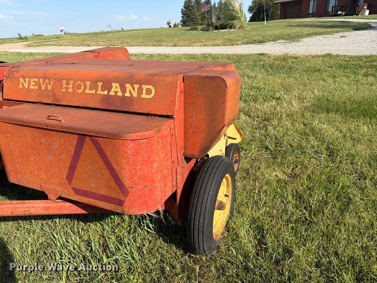 image for item FK3447 New Holland 269 small square baler