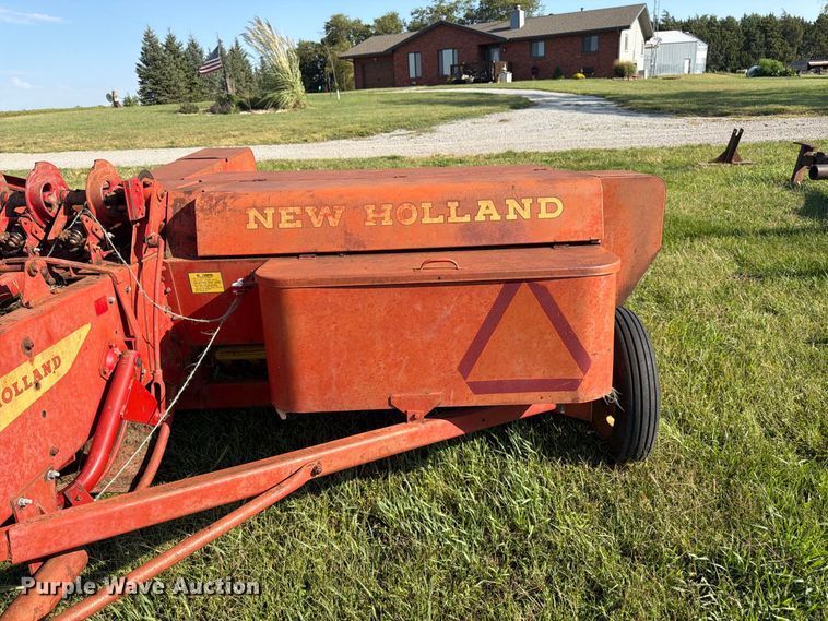image for item FK3447 New Holland 269 small square baler