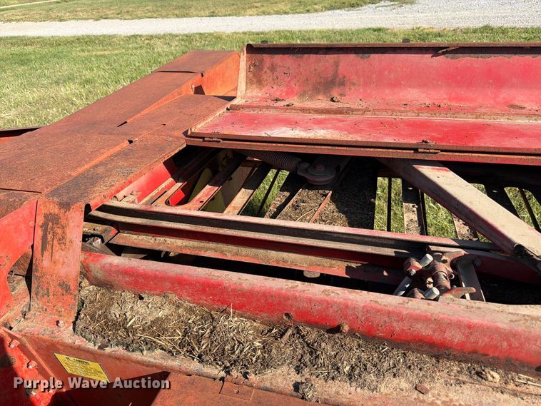 image for item FK3447 New Holland 269 small square baler