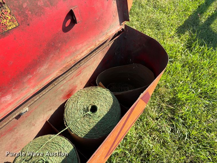 image for item FK3447 New Holland 269 small square baler