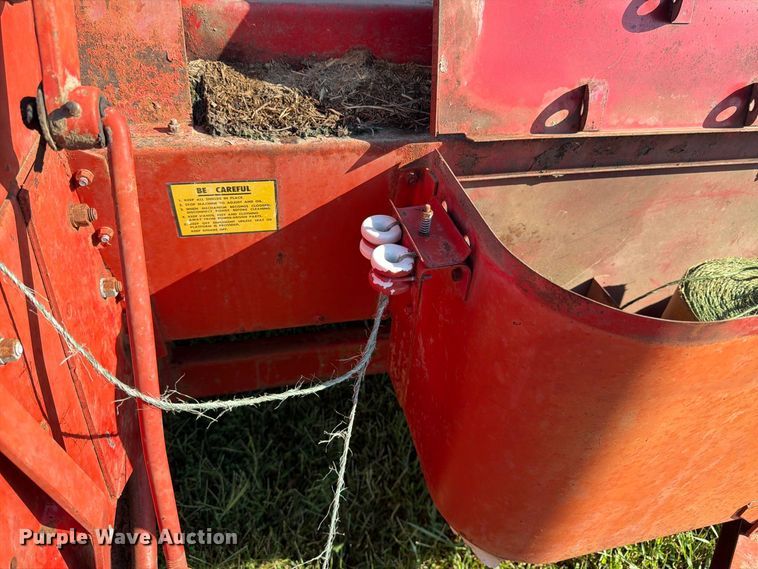 image for item FK3447 New Holland 269 small square baler