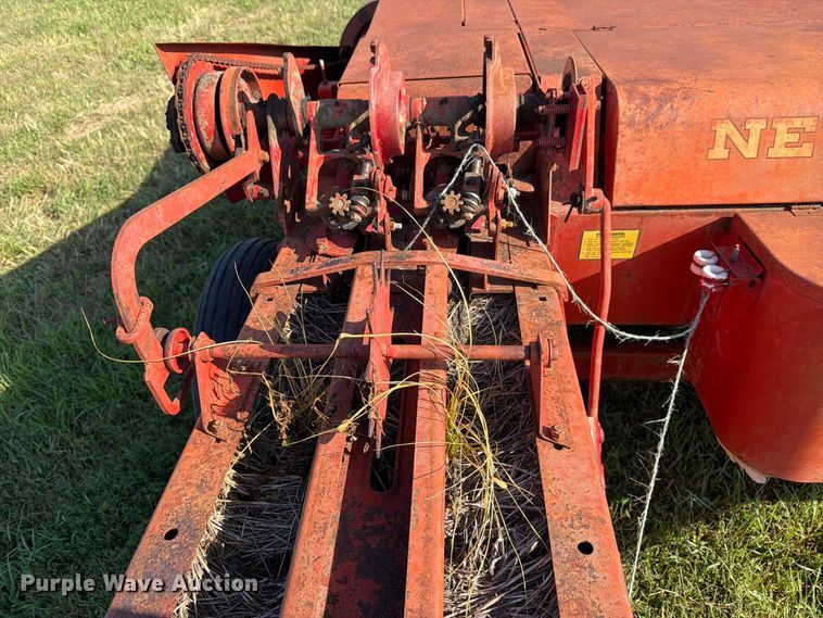 image for item FK3447 New Holland 269 small square baler