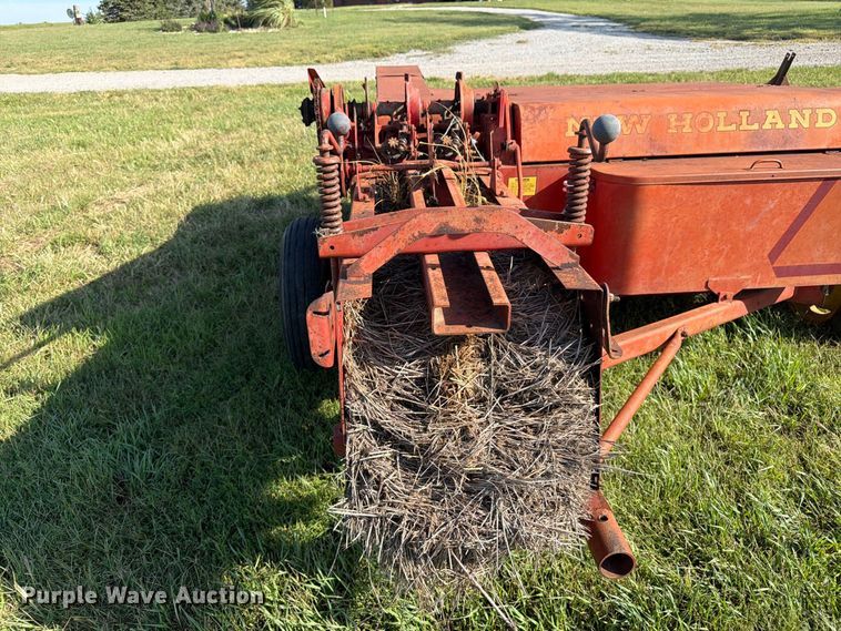 image for item FK3447 New Holland 269 small square baler